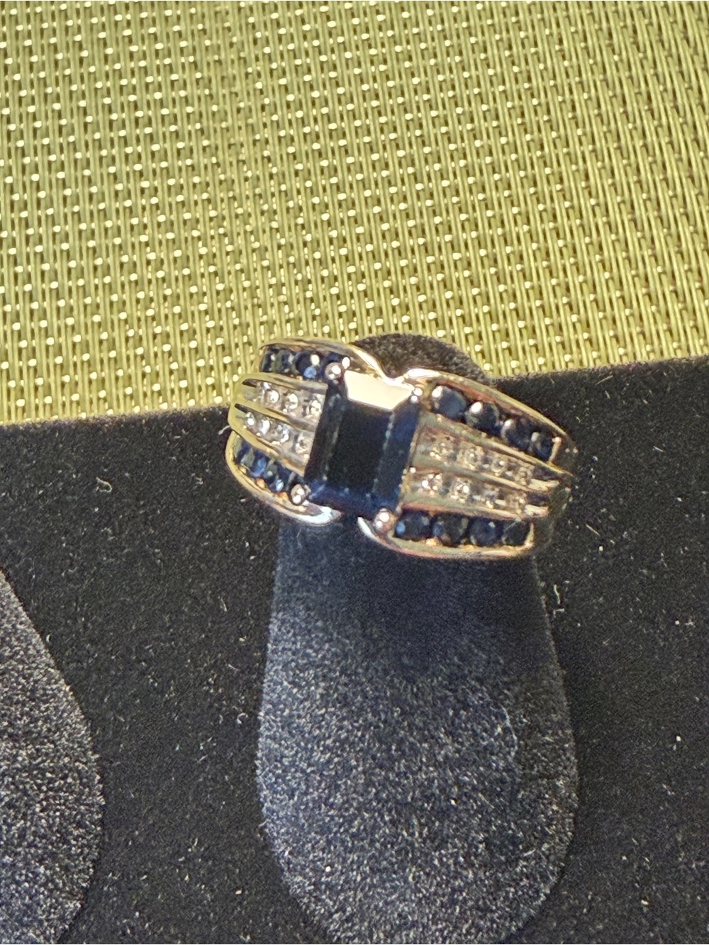 Elegant 14k Yellow Gold Diamond & Blue Sapphire Ring
